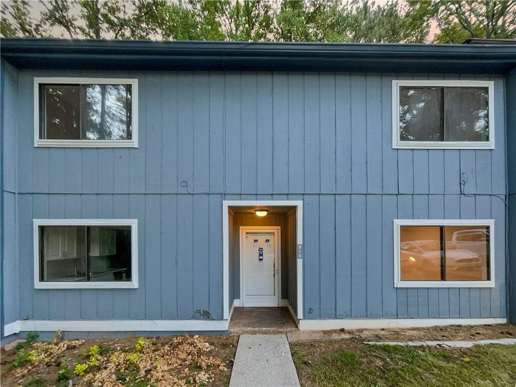 3 bedroom, 3 bathroom condominium sold at 913 Pine Oak Trail, Austell, GA 30168