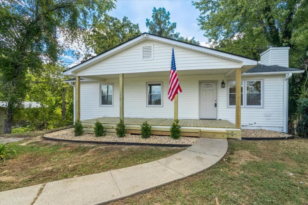 3 bedroom, 3 bathroom single family residence sold at 3740 Cochran Road, Gainesville, GA 30506