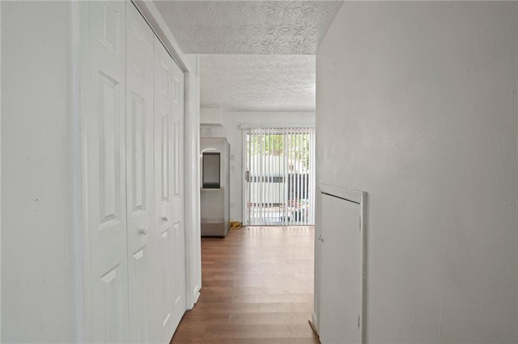 3 bedroom, 2 bathroom, 1,237 sq ft condominium for sale at 6584 Sleepy Hollow Lane, Morrow, GA 30260 — photo 3