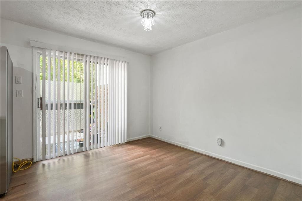 3 bedroom, 2 bathroom, 1,237 sq ft condominium for sale at 6584 Sleepy Hollow Lane, Morrow, GA 30260 — photo 4