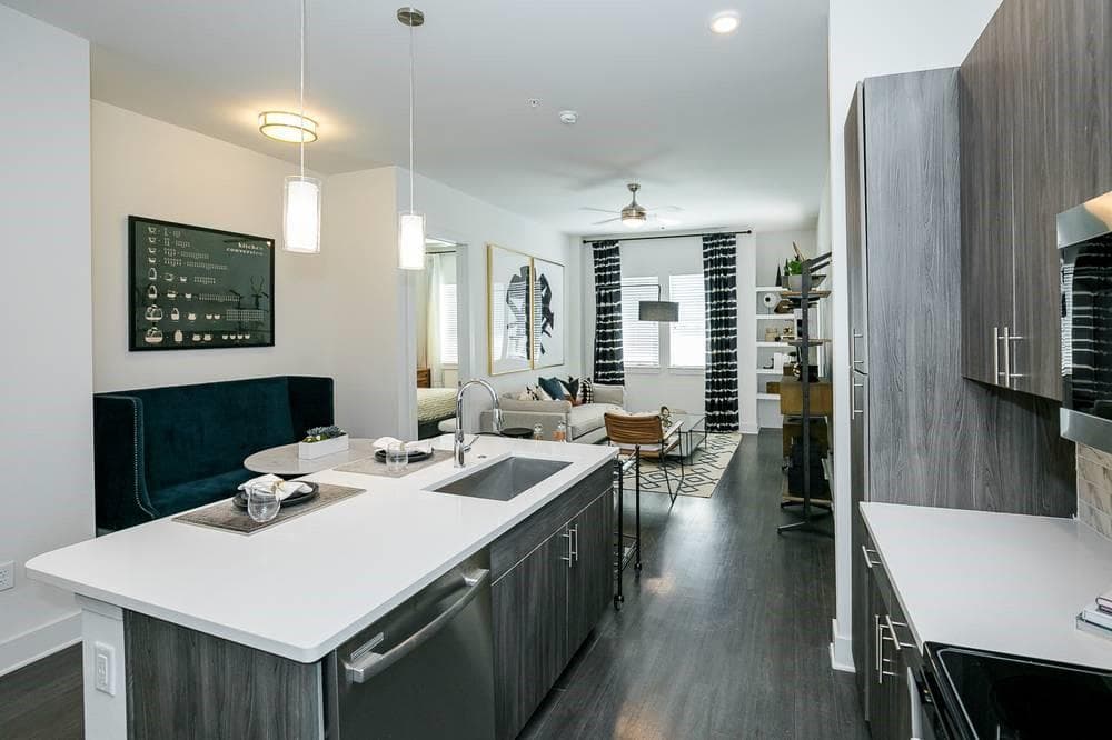 1 bedroom, 1 bathroom, 708 sq ft apartment for rent at 6075 Roswell Road 174, Sandy Springs, GA 30328 for $1,814 a month — photo 3