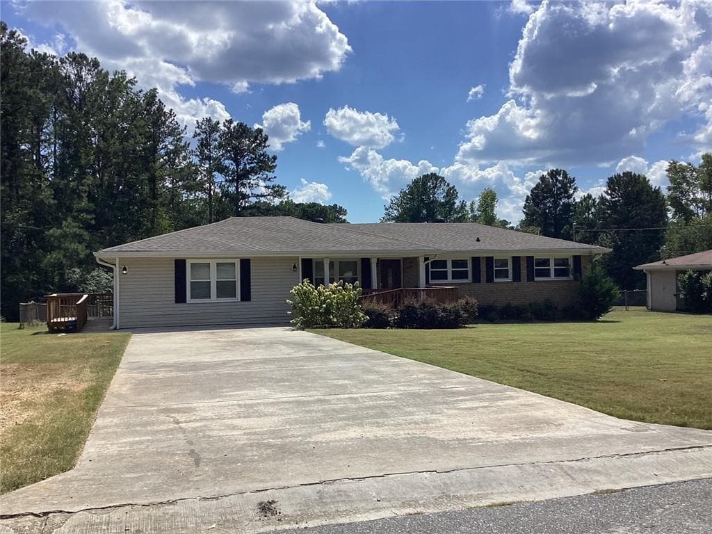 4 bedroom, 3 bathroom, 1,685 sq ft single family residence sold at 102 Cross Creek Parkway, Dallas, GA 30157