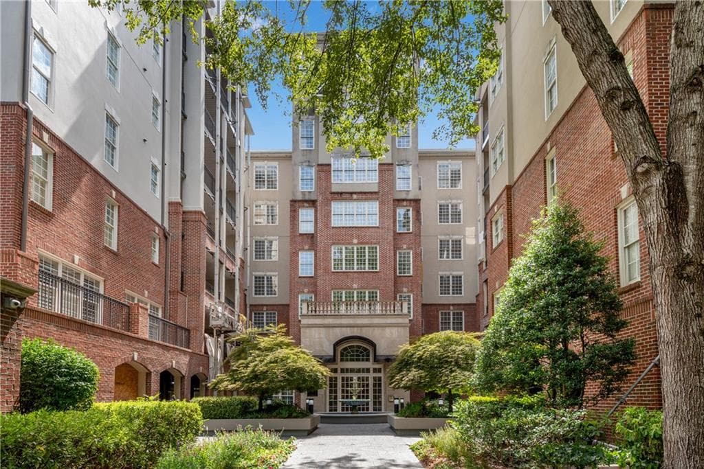 2 bedroom, 3 bathroom condominium sold at 50 Biscayne Drive 6113, Atlanta, GA 30309