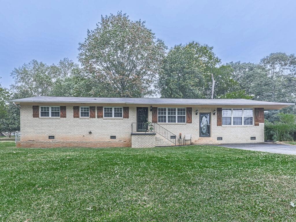 4 bedroom, 2 bathroom single family residence sold at 155 Poplar Street, Calhoun, GA 30701