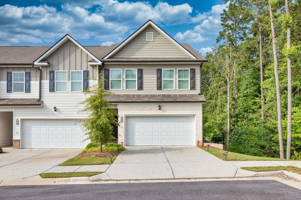 3 bedroom, 3 bathroom, 2,085 sq ft townhouse under contract at 5586 Cannonade Lane, Stonecrest, GA 30058 — photo 2