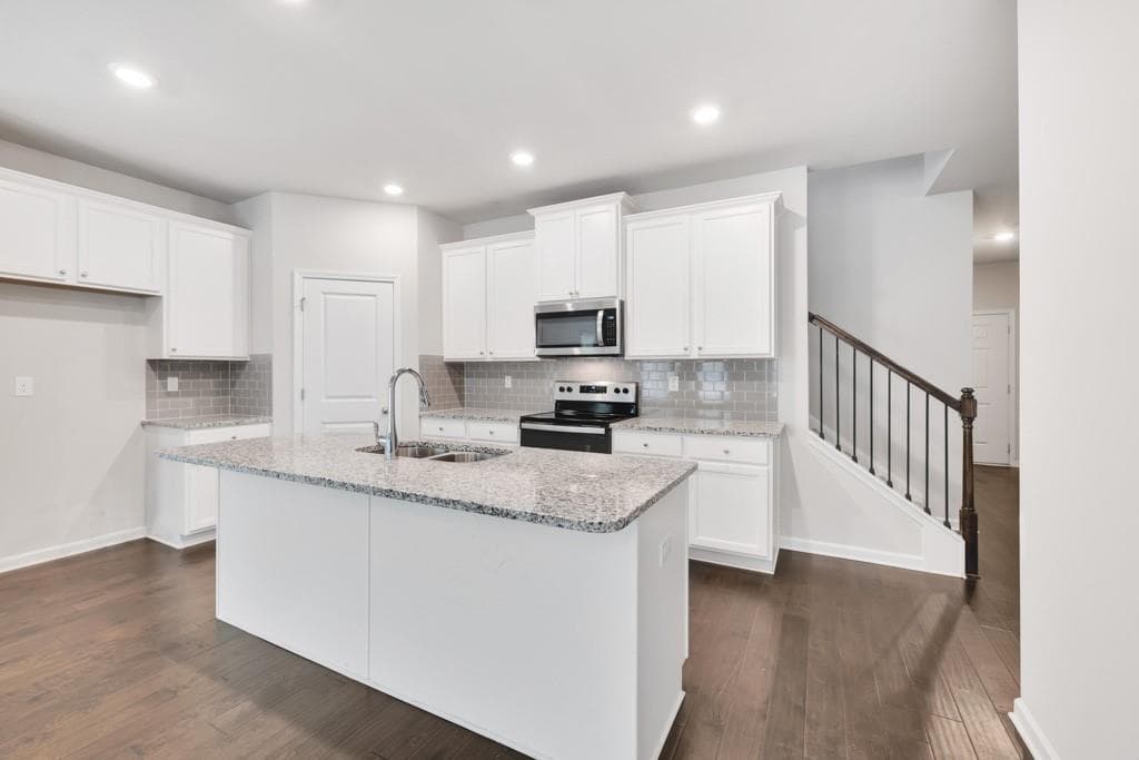 3 bedroom, 3 bathroom, 2,085 sq ft townhouse under contract at 5586 Cannonade Lane, Stonecrest, GA 30058 — photo 9