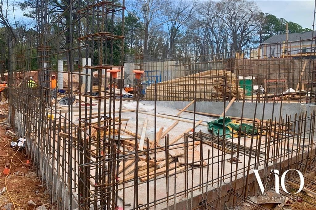 2 bedroom, 3 bathroom, 2,231 sq ft condominium under contract at 318 Sandy Springs Circle 360, Sandy Springs, GA 30328 — photo 6