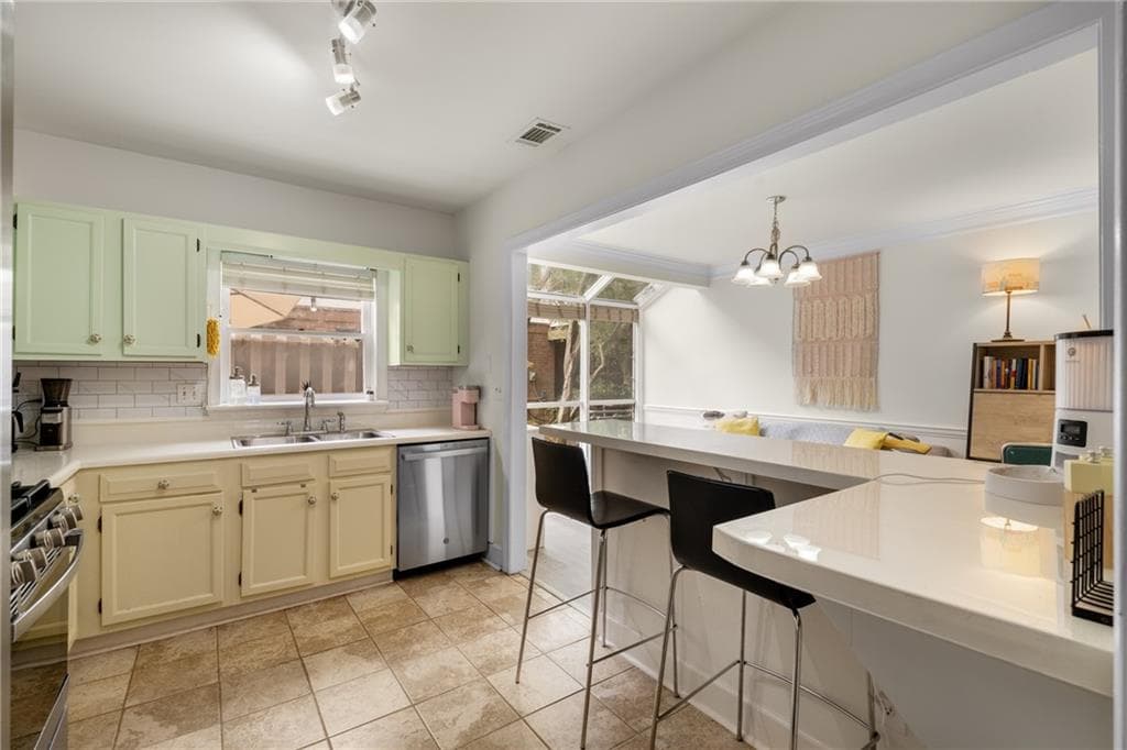 2 bedroom, 3 bathroom, 1,478 sq ft condominium sold at 7500 Roswell Road 32, Atlanta, GA 30350
