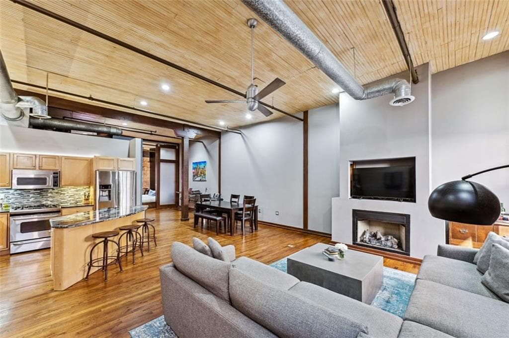 1 bedroom, 1 bathroom, 1,244 sq ft condominium sold at 330 Peters Street 210, Atlanta, GA 30313