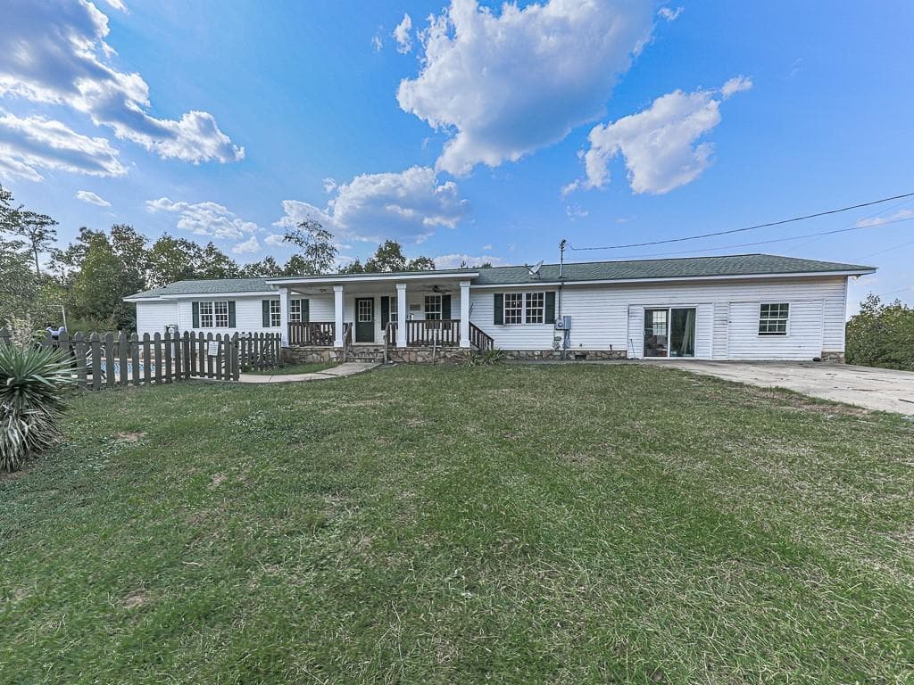 3 bedroom, 2 bathroom single family residence sold at 400 Spring Place Road, White, GA 30184