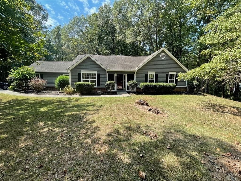 3 bedroom, 2 bathroom single family residence sold at 1564 Riveredge Lane, Monroe, GA 30655