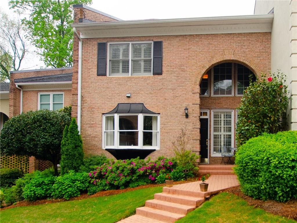 3 bedroom, 4 bathroom townhouse sold at 3021 Margaret Mitchell Drive 8, Atlanta, GA 30327