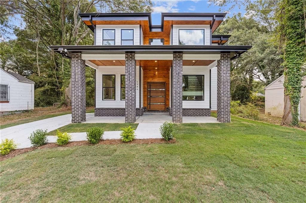 4 bedroom, 4 bathroom, 2,650 sq ft single family residence sold at 1386 Lorenzo Drive, Atlanta, GA 30310