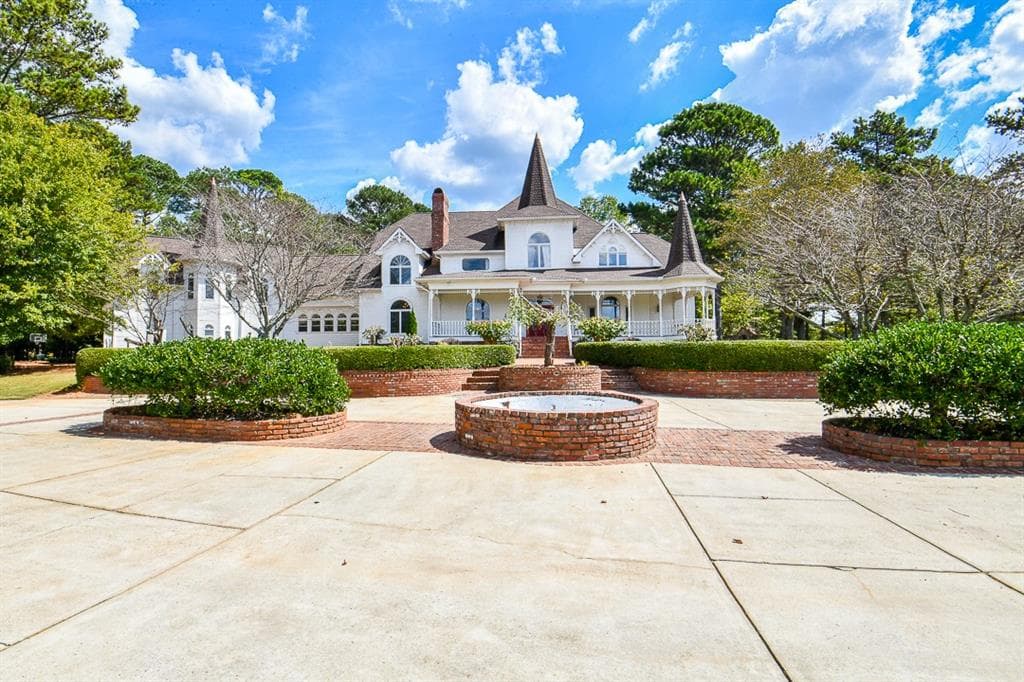 6 bedroom, 6 bathroom single family residence sold at 15425 Thorntree Run, Alpharetta, GA 30004