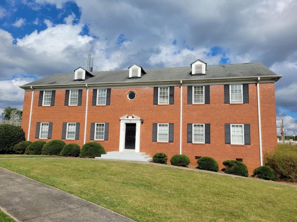 2 bedroom, 1 bathroom, 1,300 sq ft condominium sold at 2367 Cascade Road H30, Atlanta, GA 30311
