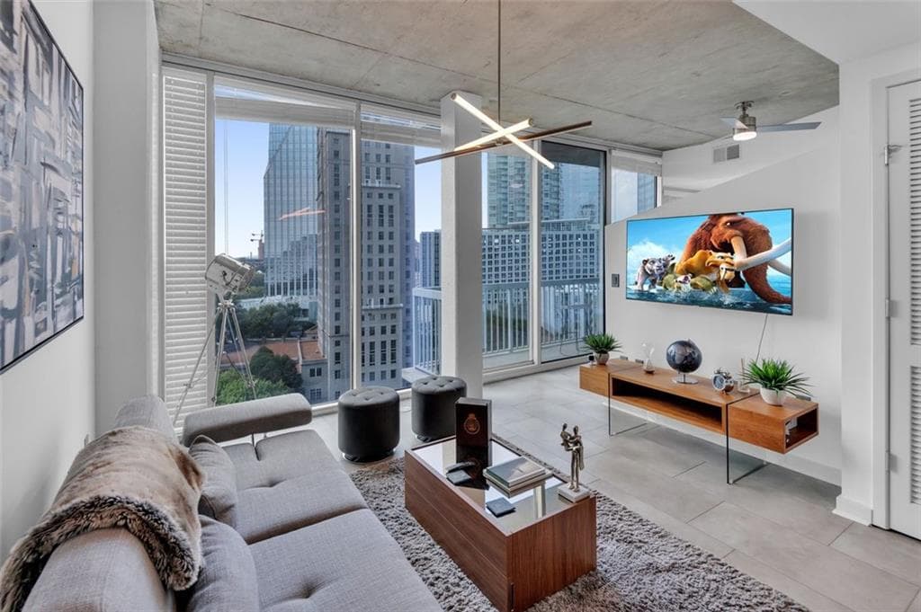 1 bedroom, 1 bathroom condominium sold at 3324 NE PEACHTREE Road 1110, Atlanta, GA 30326