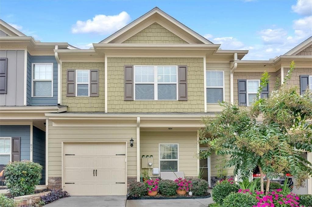 3 bedroom, 3 bathroom townhouse sold at 879 ASH Street, Canton, GA 30114