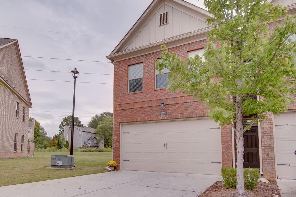 3 bedroom, 3 bathroom, 1,994 sq ft townhouse sold at 10607 Naramore Lane, Johns Creek, GA 30022