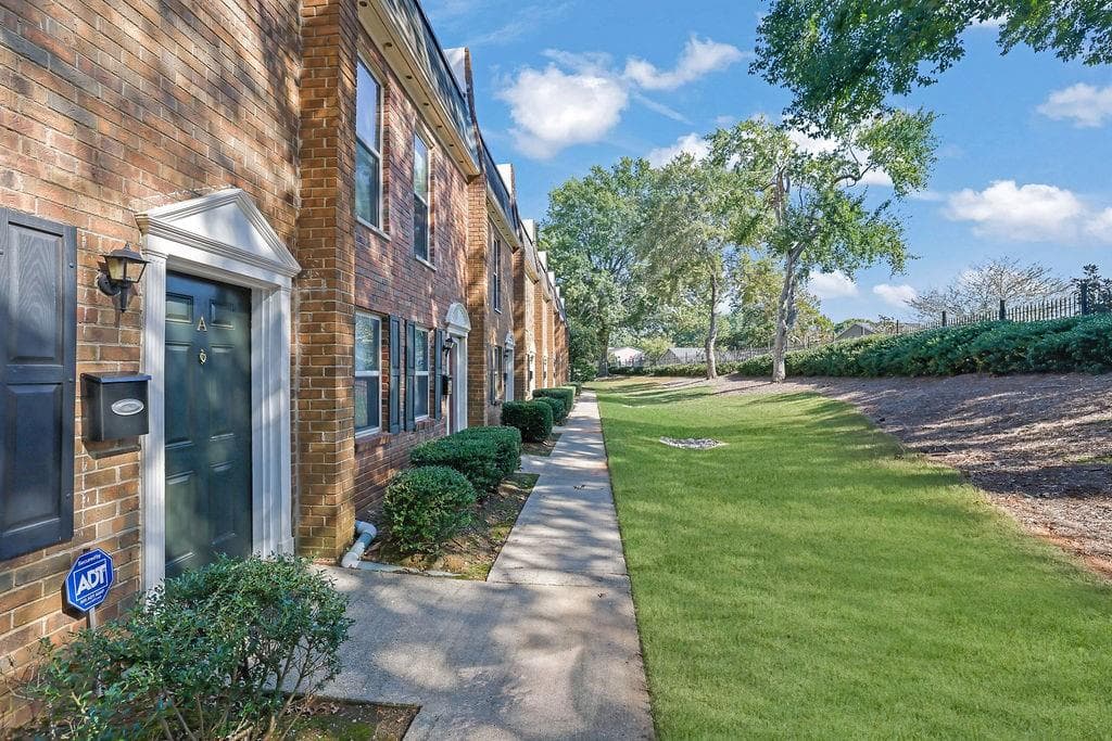 2 bedroom, 3 bathroom condominium sold at 175 N River Drive A, Sandy Springs, GA 30350