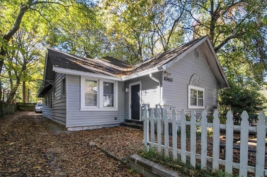 8 bedroom, 3 bathroom single family residence sold at 1040 Hemphill Avenue, Atlanta, GA 30318