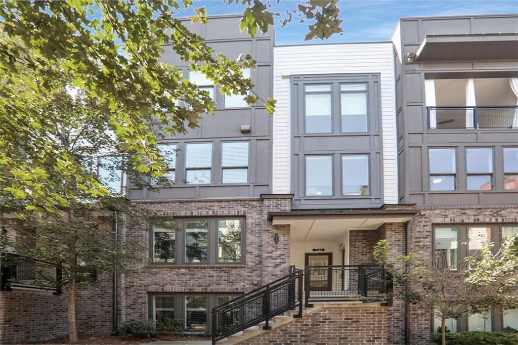 2 bedroom, 3 bathroom townhouse sold at 391 PRATT Drive 704, Atlanta, GA 30315