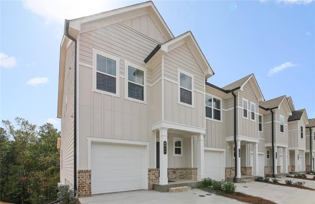 3 bedroom, 3 bathroom, 1,475 sq ft townhouse for rent at 4005 Sunfish Lane Plan A-ALT, Flowery Branch, GA 30542 for $2,031 a month