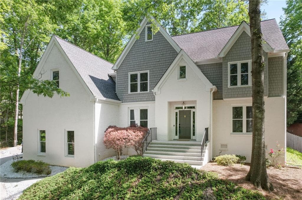 4 bedroom, 3 bathroom single family residence sold at 4385 Wieuca Road, Atlanta, GA 30342
