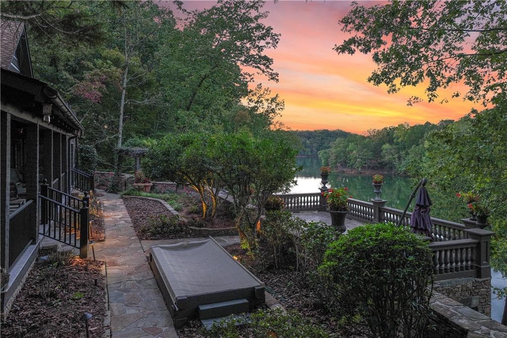 6 bedroom, 7 bathroom, 6,968 sq ft single family residence for sale at 3464 Carolyn Street, Gainesville, GA 30504 — photo 8