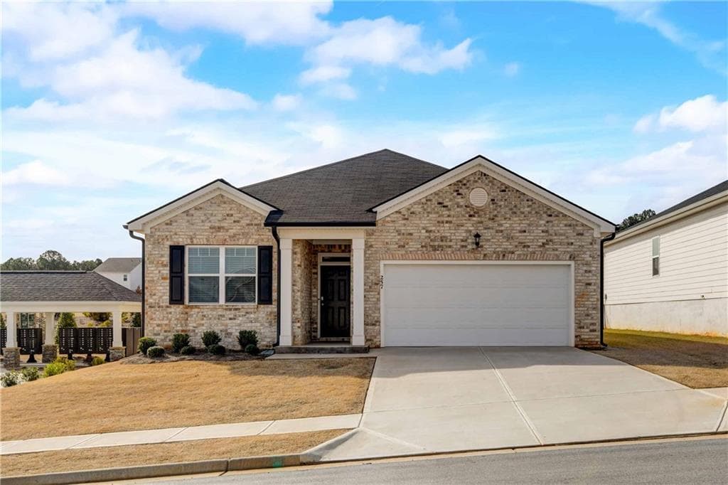 3 bedroom, 2 bathroom, 1,618 sq ft single family residence for rent at 257 Bur Oak Bend Aria, Newnan, GA 30265 for $2,414 a month