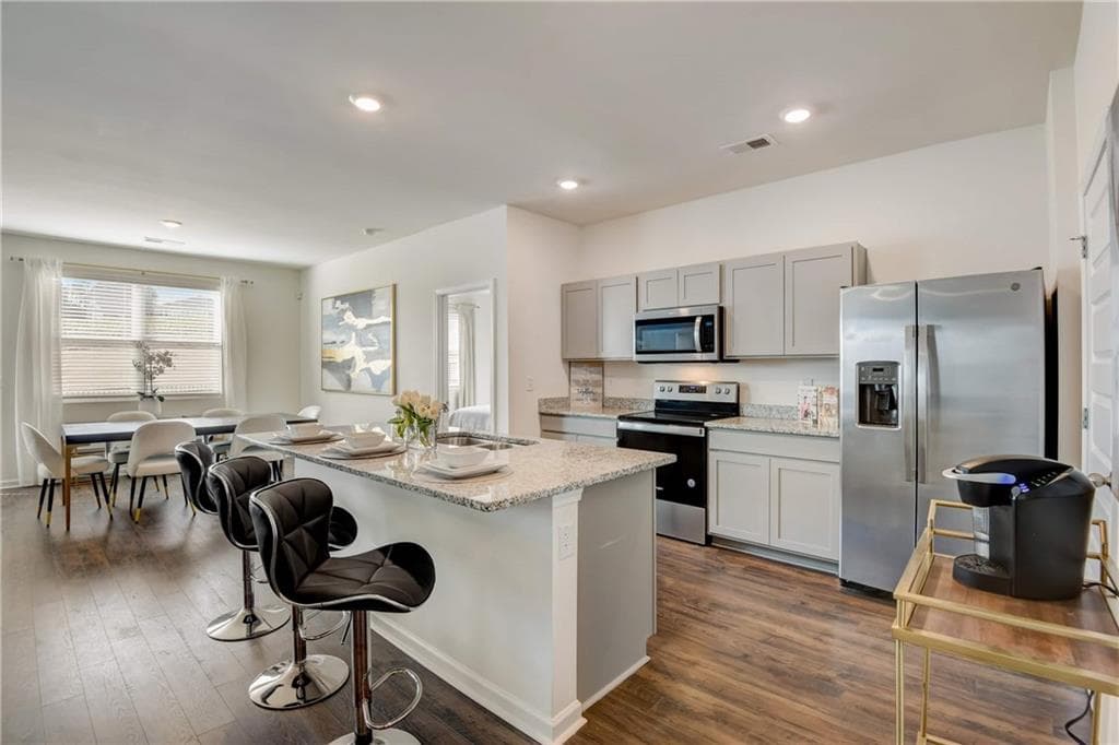 3 bedroom, 2 bathroom, 1,618 sq ft single family residence for rent at 257 Bur Oak Bend Aria, Newnan, GA 30265 for $2,414 a month — photo 3