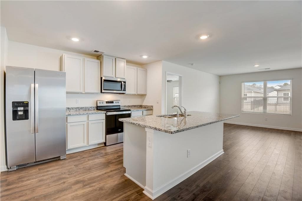 3 bedroom, 3 bathroom, 1,634 sq ft single family residence for rent at 257 Bur Oak Bend Cabral, Newnan, GA 30265 for $2,424 a month — photo 3