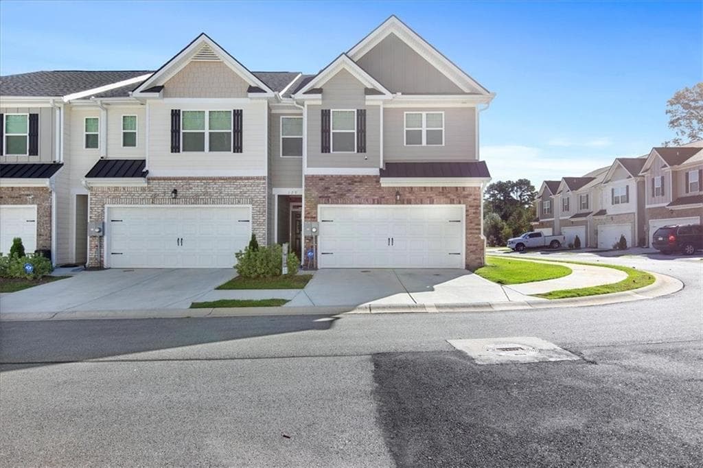 4 bedroom, 3 bathroom, 1,859 sq ft townhouse under contract at 179 Hampton Circle, Mcdonough, GA 30253