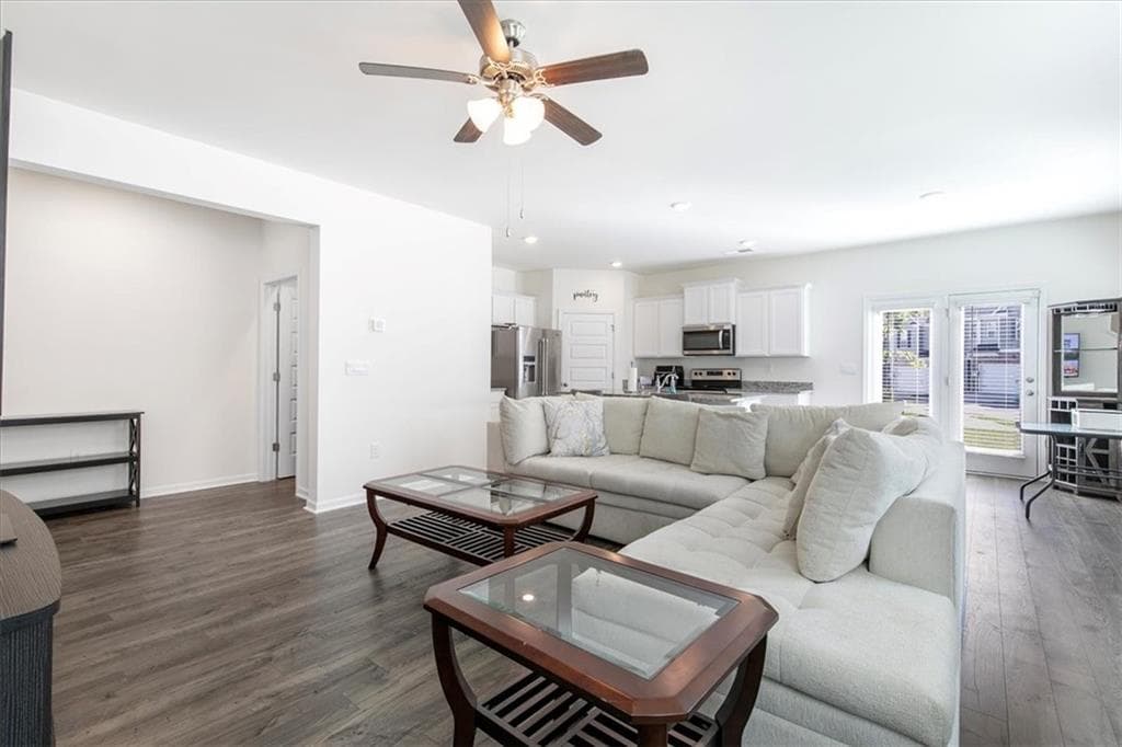 4 bedroom, 3 bathroom, 1,859 sq ft townhouse under contract at 179 Hampton Circle, Mcdonough, GA 30253 — photo 6