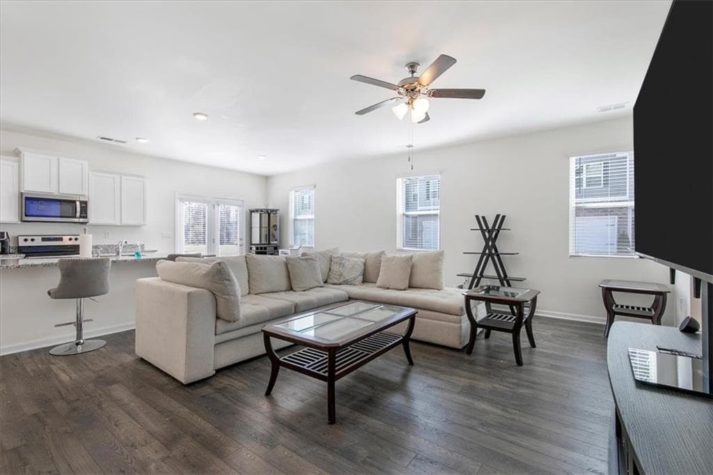 4 bedroom, 3 bathroom, 1,859 sq ft townhouse under contract at 179 Hampton Circle, Mcdonough, GA 30253 — photo 7