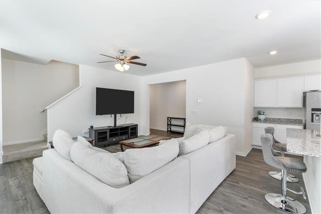 4 bedroom, 3 bathroom, 1,859 sq ft townhouse under contract at 179 Hampton Circle, Mcdonough, GA 30253 — photo 8
