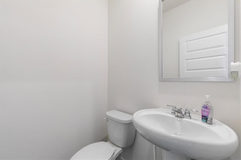4 bedroom, 3 bathroom, 1,859 sq ft townhouse under contract at 179 Hampton Circle, Mcdonough, GA 30253 — photo 9