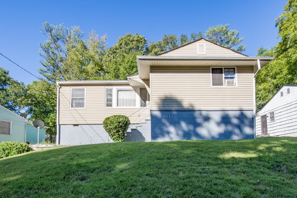 2 bedroom, 1 bathroom, 1,186 sq ft single family residence sold at 1869 Lisbon Drive, Atlanta, GA 30310