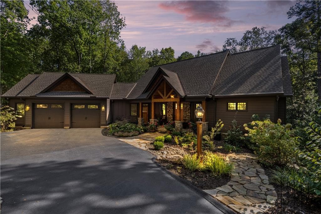 5 bedroom, 5 bathroom single family residence sold at 995 Wedgewood Drive, Big Canoe, GA 30143