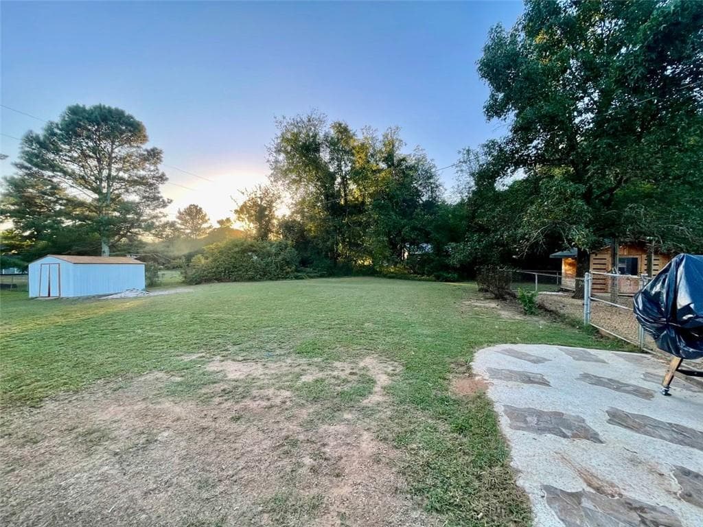 8 bedroom, 4 bathroom, 2,326 sq ft single family residence under contract at 2009 ROME Road, Calhoun, GA 30701 — photo 4