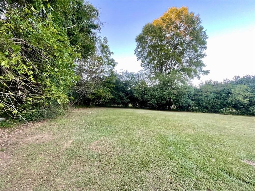 8 bedroom, 4 bathroom, 2,326 sq ft single family residence under contract at 2009 ROME Road, Calhoun, GA 30701 — photo 8