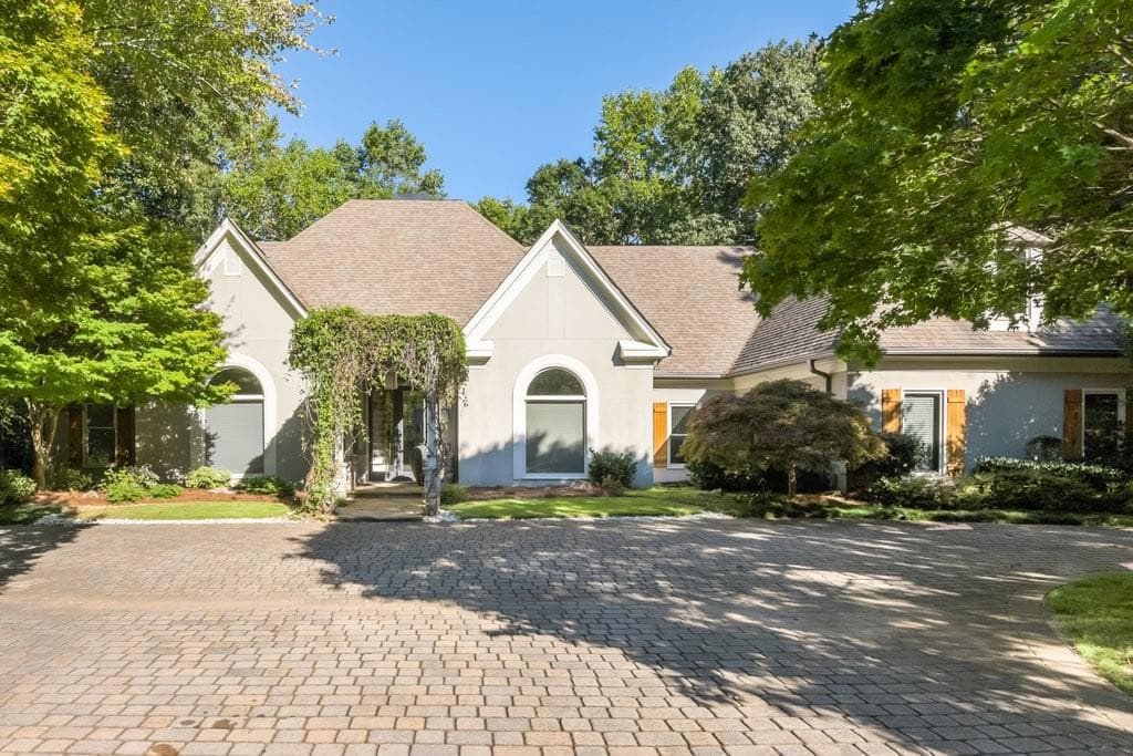 5 bedroom, 6 bathroom, 8,115 sq ft single family residence sold at 825 Marseilles Drive, Atlanta, GA 30327