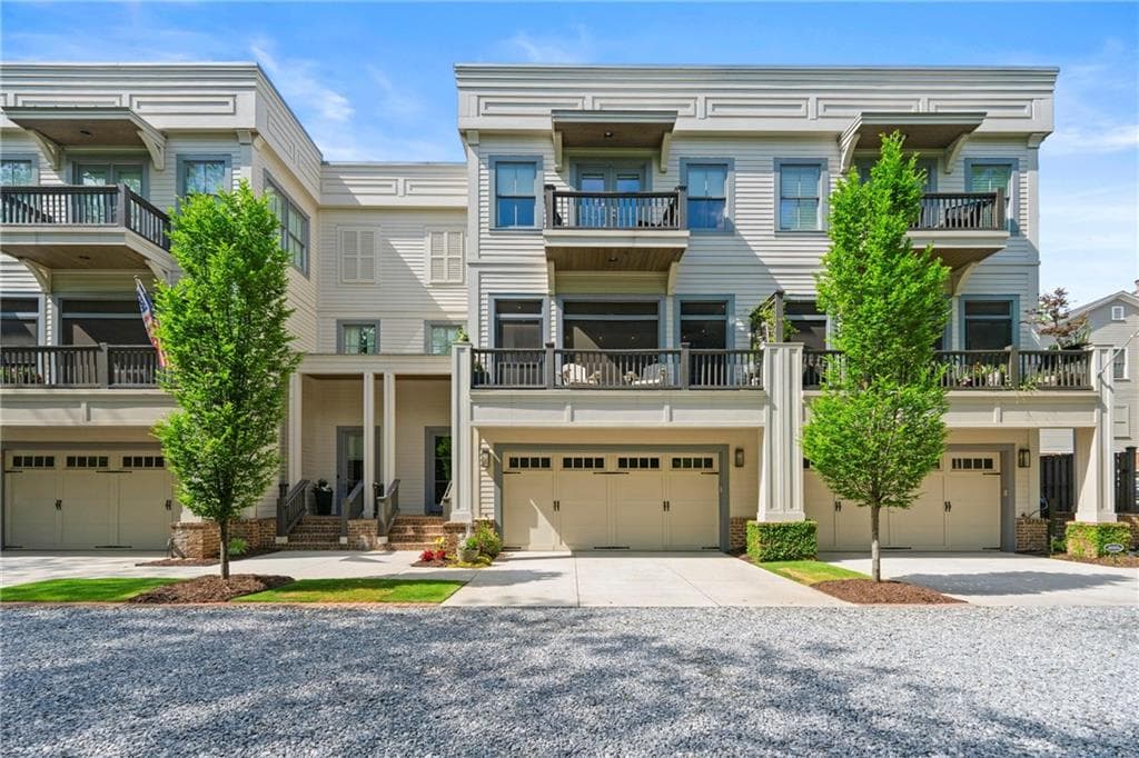 3 bedroom, 4 bathroom townhouse sold at 1081 Canton Street, Roswell, GA 30075