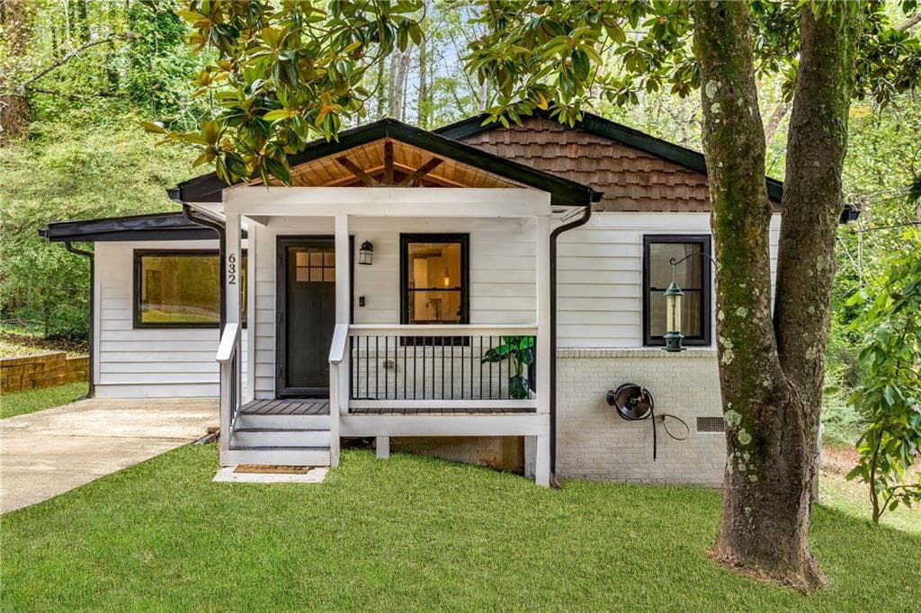3 bedroom, 2 bathroom, 1,069 sq ft single family residence sold at 632 S Eugenia Place, Atlanta, GA 30318