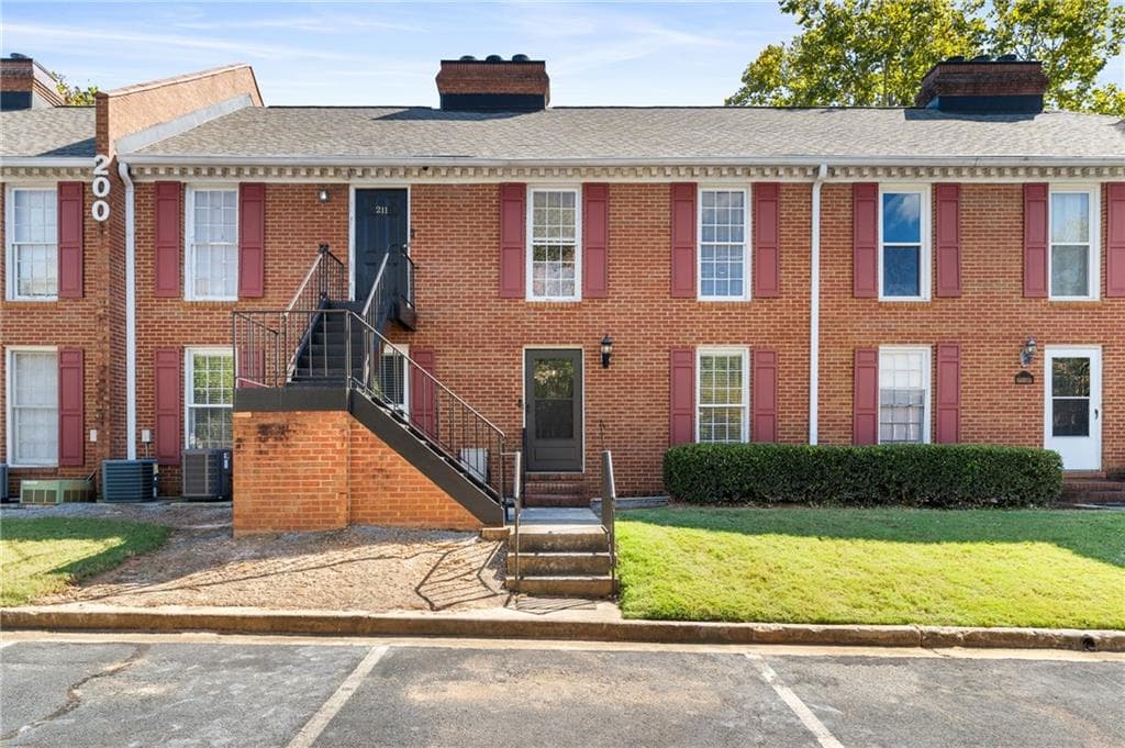 2 bedroom, 2 bathroom, 1,147 sq ft condominium sold at 1166 Booth Road 207, Marietta, GA 30008