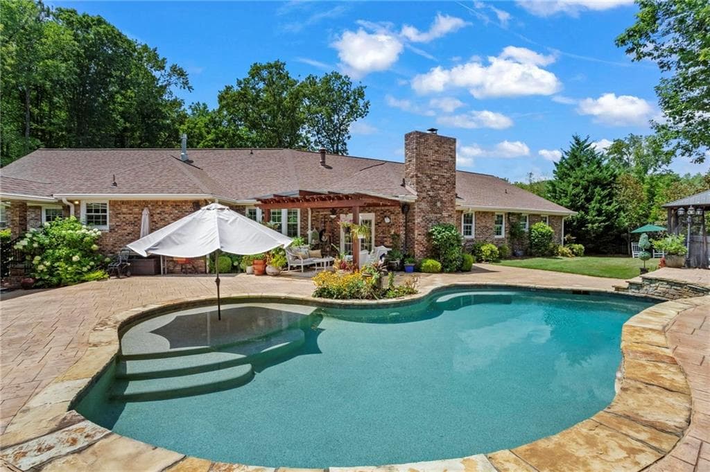 5 bedroom, 6 bathroom, 4,230 sq ft single family residence sold at 12700 Etris Road, Roswell, GA 30075