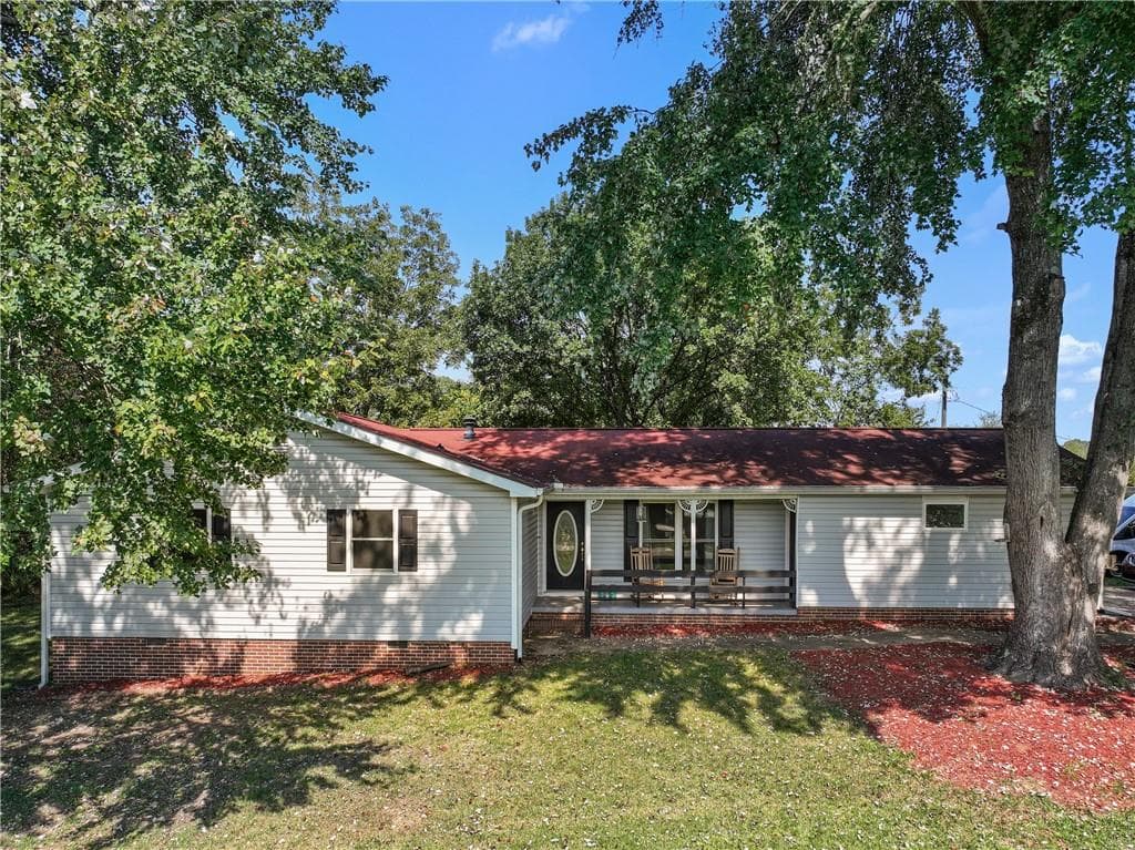 3 bedroom, 2 bathroom single family residence sold at 4124 Price Road, Gainesville, GA 30506