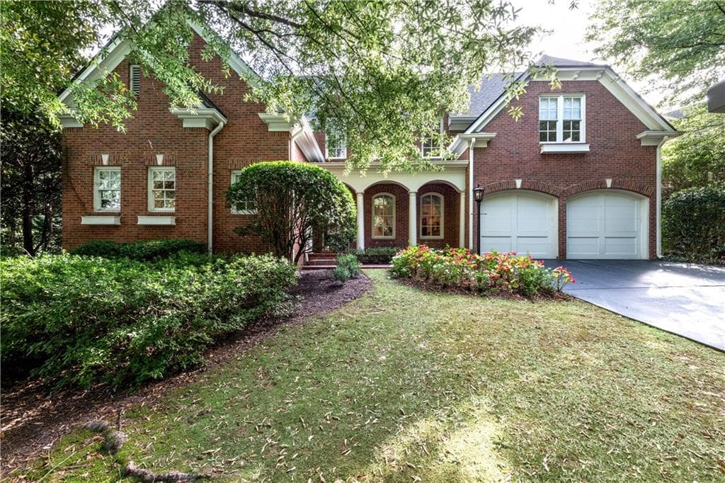 4 bedroom, 4 bathroom, 4,141 sq ft single family residence sold at 400 Winfield Glen Court, Atlanta, GA 30342