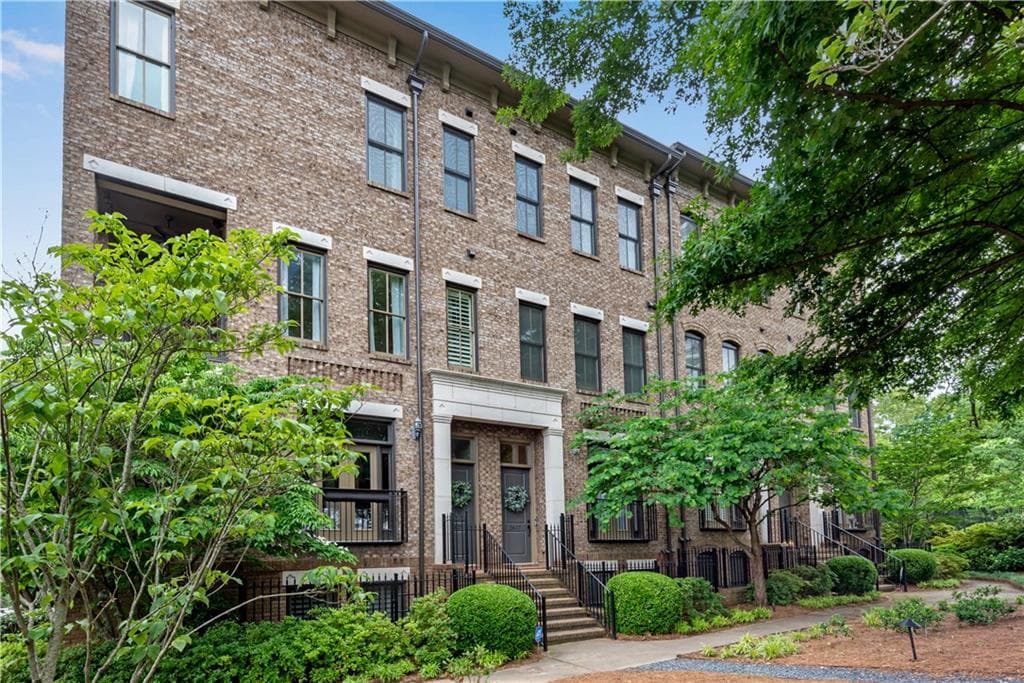 3637 Habersham Road 46, Atlanta, GA 30305 — most recent listing photo
