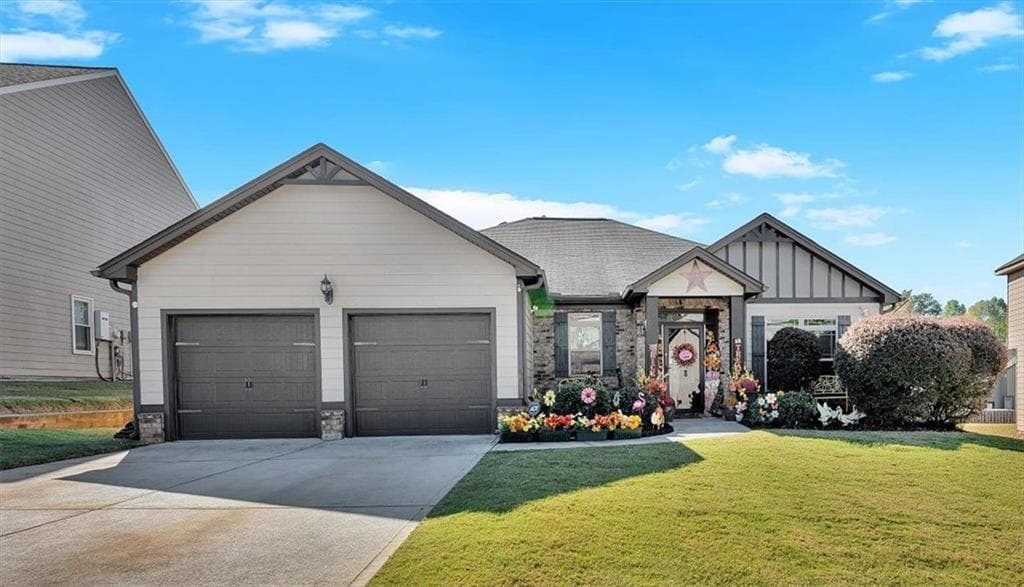 3 bedroom, 3 bathroom single family residence sold at 911 Mcduffie Circle, Douglasville, GA 30134