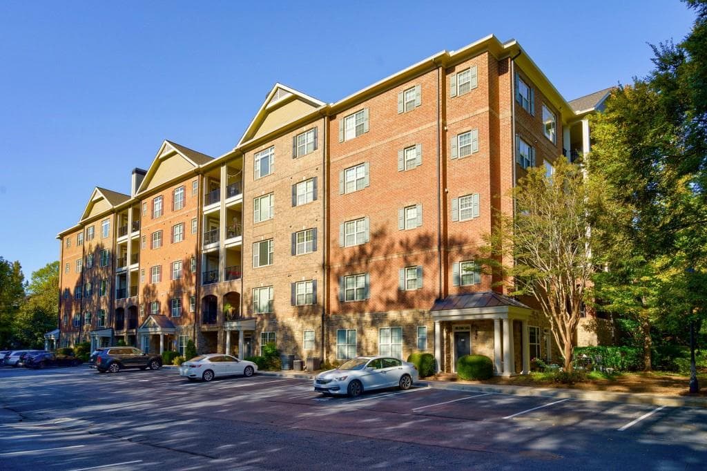 2 bedroom, 2 bathroom, 1,396 sq ft condominium sold at 2300 Peachford Road 1205, Dunwoody, GA 30338